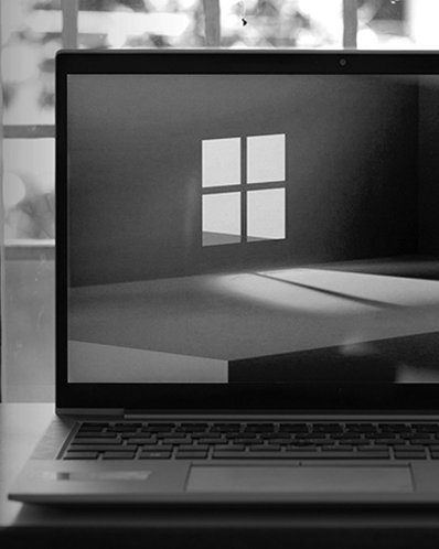 Laptop mit Microsoft Windows Logo